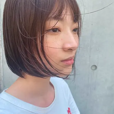ボブカットの女性