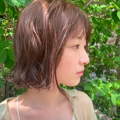 外ハネボブの女性