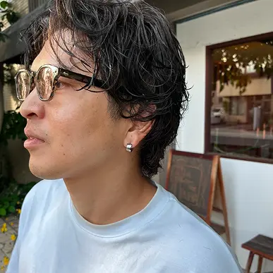 ショートカットの男性